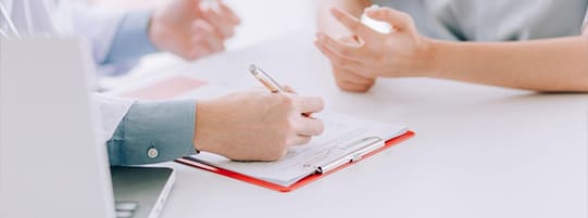 Our Guide To Insurance-Based vs Cash-Based Chiropractors post