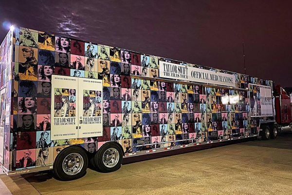 merch-stand-for-the-eras-tour-v0-va1ipr4ilwma1